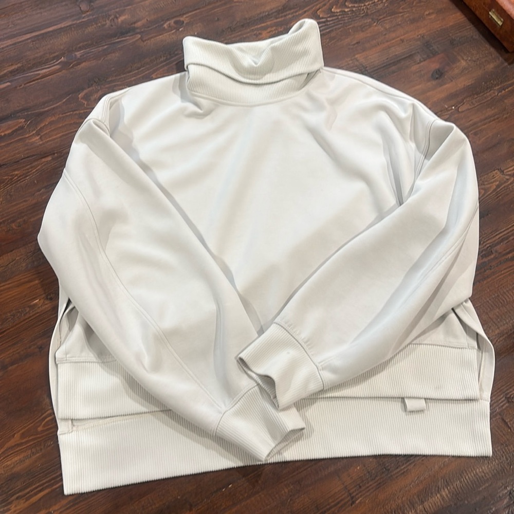 Soft Streamed Lululemon sweatshirt size 6